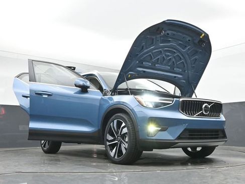Used 2023 Volvo XC40 B5 Plus w/ Driver Assist Package AWD/4WD image 54