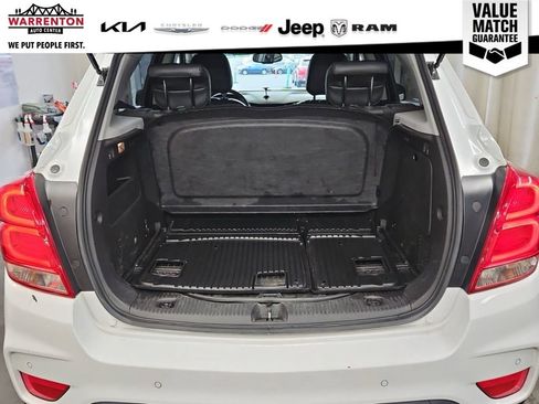Used 2022 Chevrolet Trax LT w/ Premium Seat Package AWD/4WD image 9