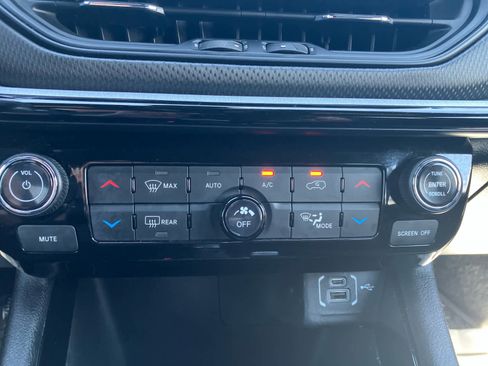 Used 2025 Jeep Compass Trailhawk AWD/4WD image 23