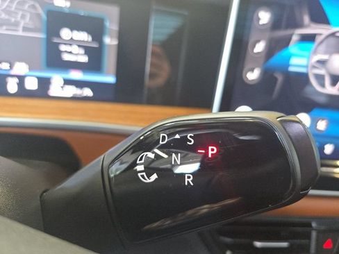 Used 2025 Volkswagen Tiguan SEL R-Line AWD/4WD image 18