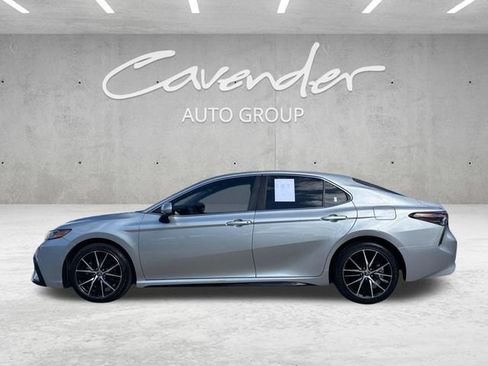 Used 2021 Toyota Camry SE FWD image 16