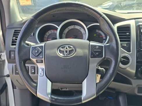 Used 2015 Toyota Tacoma 4x4 Access Cab V6 w/ TRD Off-Road Package image 19