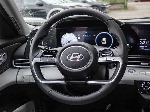 New 2025 Hyundai Elantra Limited image 23