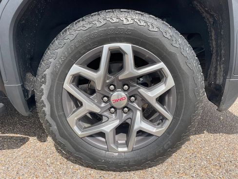 Used 2024 GMC Sierra 1500 SLT AWD/4WD image 17