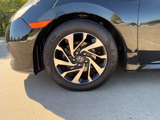 Used 2018 Honda Civic EX image 9