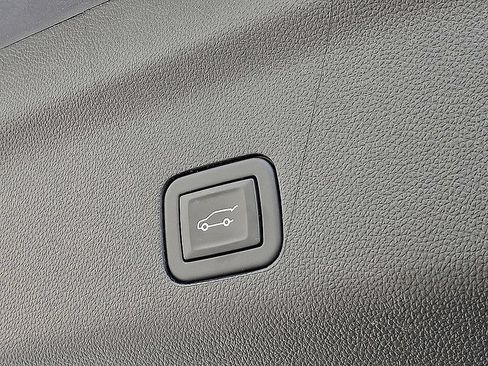 Certified 2024 Cadillac Escalade ESV Sport Platinum AWD/4WD image 33