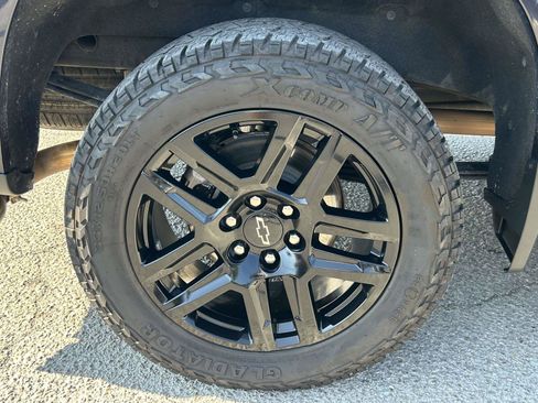 Used 2022 Chevrolet Silverado 1500 RST w/ Convenience Package II AWD/4WD image 9