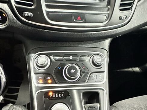 Used 2015 Chrysler 200 Limited w/ Convenience Group FWD image 10