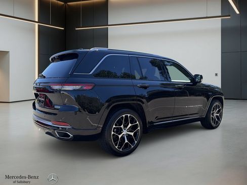 Used 2022 Jeep Grand Cherokee Summit AWD/4WD image 4