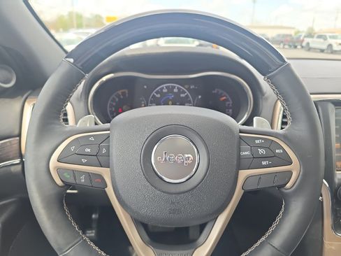 Used 2017 Jeep Grand Cherokee Overland image 22