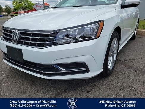Used 2018 Volkswagen Passat 2.0T SE FWD image 25