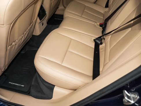 Certified 2021 Porsche Macan AWD/4WD image 33