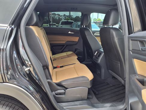 Used 2022 Volkswagen Atlas Cross Sport SE FWD image 8
