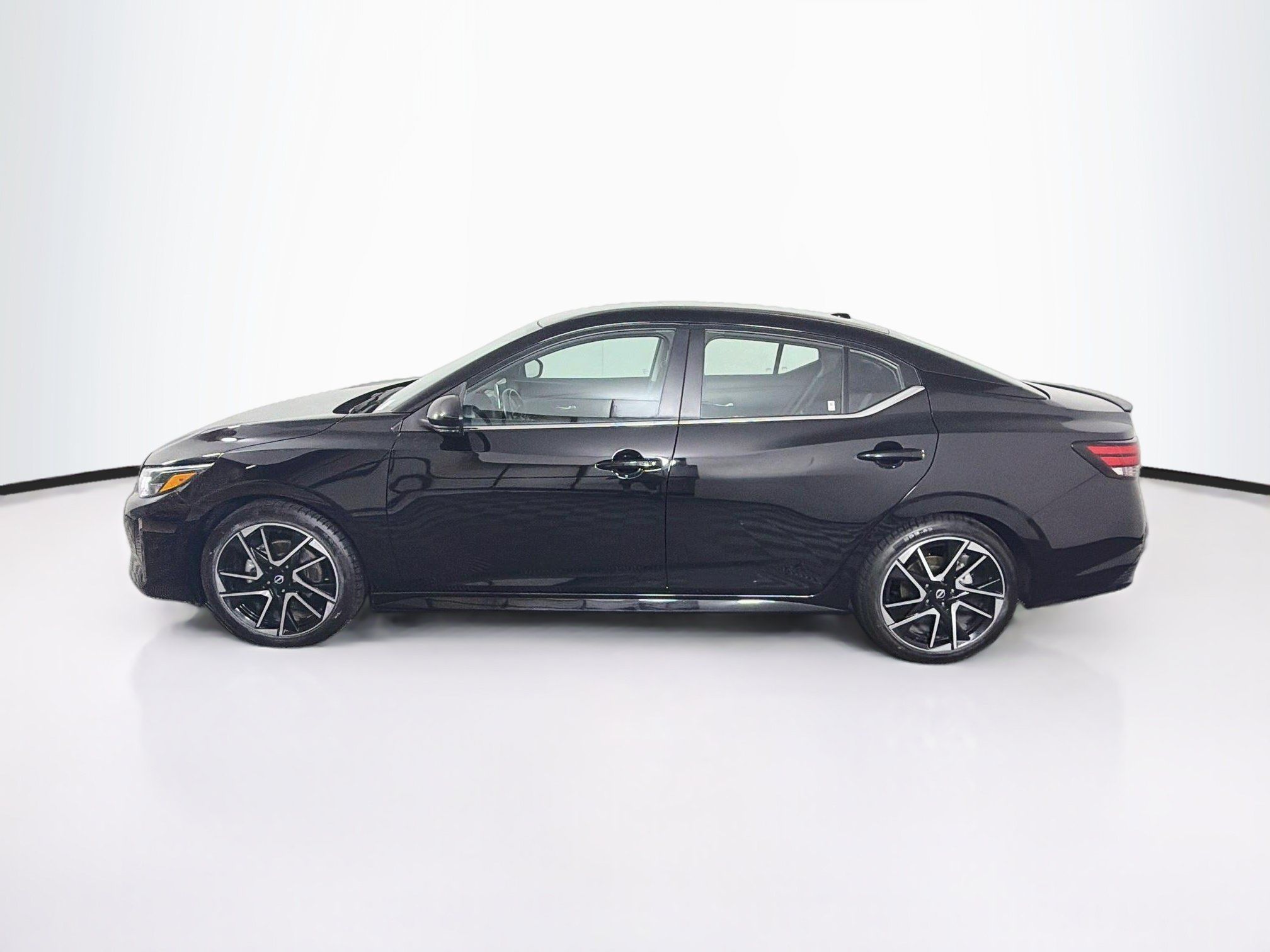 Used 2025 Nissan Sentra SR FWD image 4