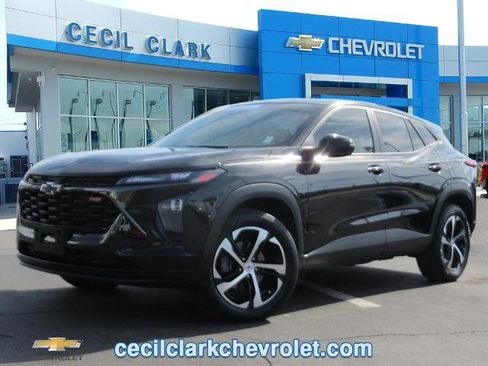 Certified 2024 Chevrolet Trax RS w/ Driver Confidence Package image 1