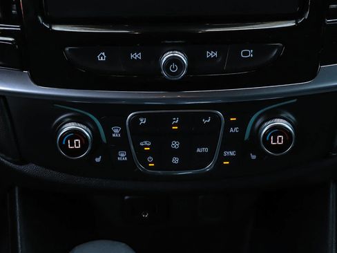 Used 2023 Chevrolet Traverse LT FWD image 17