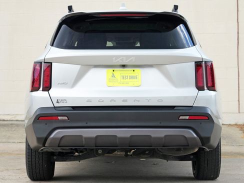 Used 2022 Kia Sorento S w/ Panoramic Sunroof Package AWD/4WD image 10