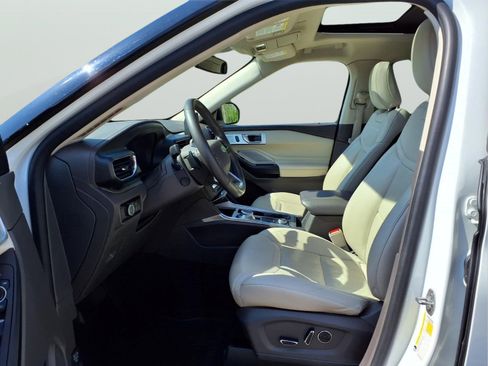 Used 2020 Ford Explorer Platinum w/ Premium Technology Package AWD/4WD image 15
