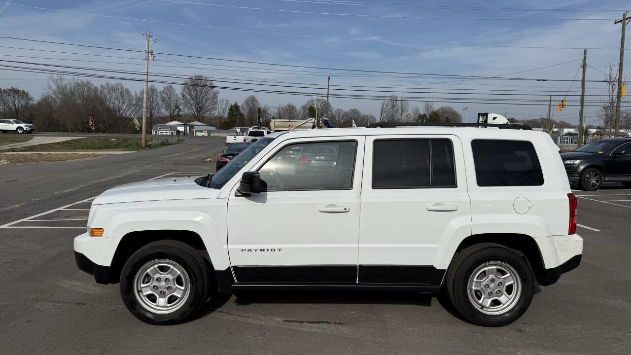 Used 2016 Jeep Patriot Sport w/ Power Value Group FWD image 4