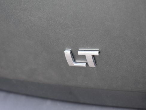 Used 2023 Chevrolet Traverse LT FWD image 13