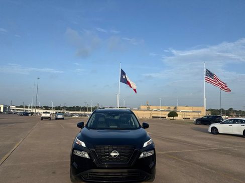 Certified 2023 Nissan Rogue SV w/ SV Premium B Package FWD image 5