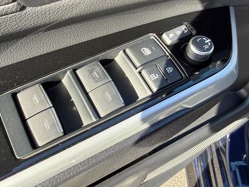 Used 2025 Toyota Sienna Limited image 18