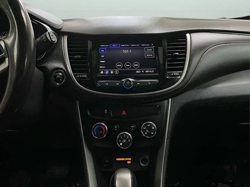 Used 2020 Chevrolet Trax LT w/ LT Convenience Package FWD image 19