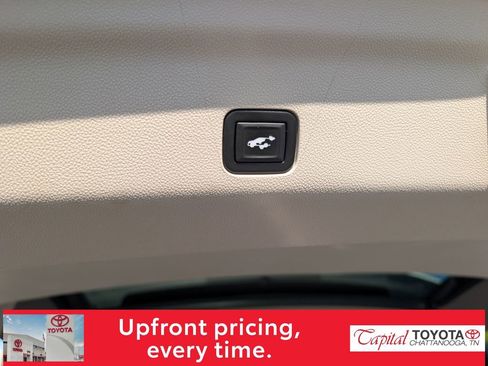 Used 2021 Cadillac Escalade ESV Premium Luxury Platinum w/ Heavy-Duty Trailer Package AWD/4WD image 11