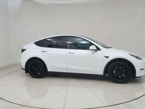 Used 2021 Tesla Model Y Long Range image 64