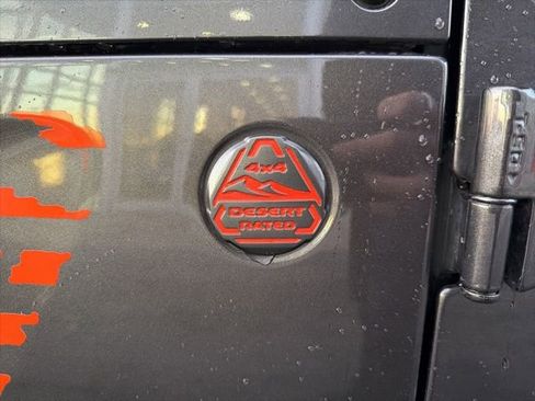 Used 2024 Jeep Gladiator Mojave w/ Convenience Group image 10