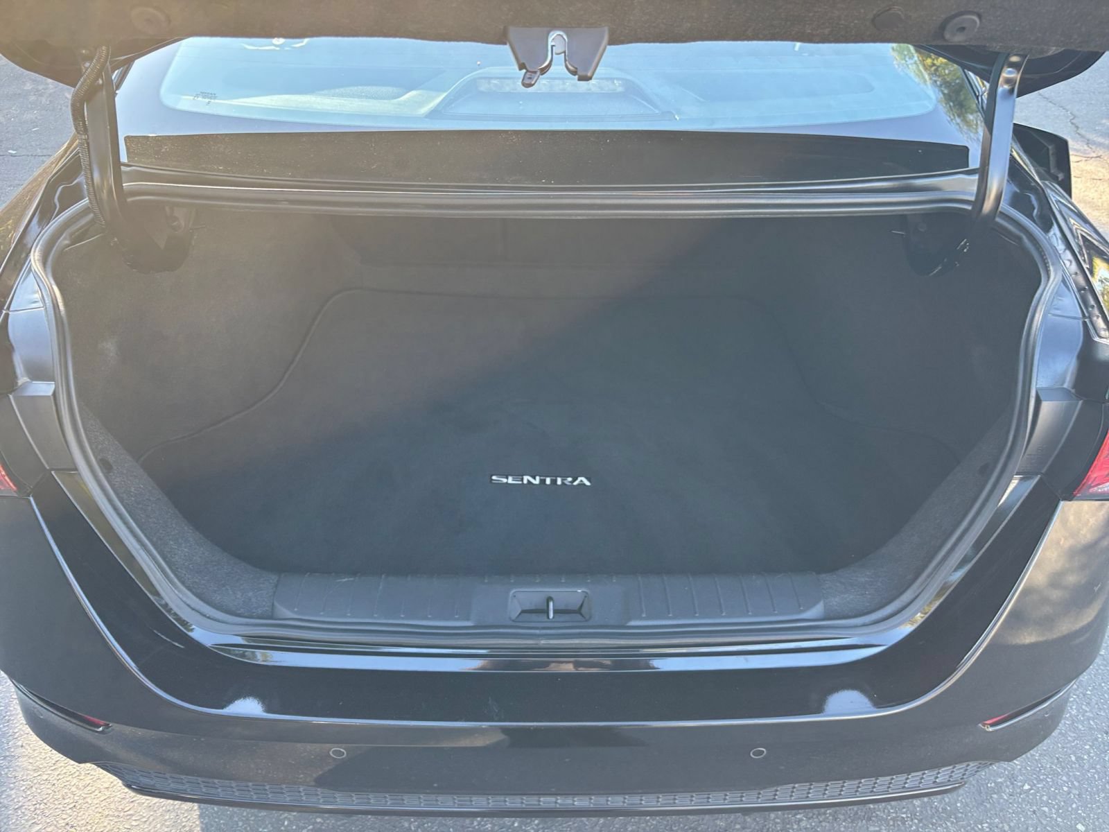 Used 2025 Nissan Sentra SV FWD image 28