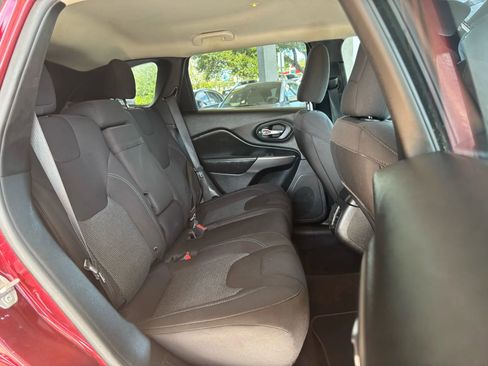 Used 2019 Jeep Cherokee Latitude w/ Popular Appearance Group image 22