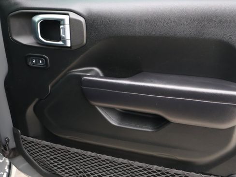 Used 2020 Jeep Wrangler Sport image 13