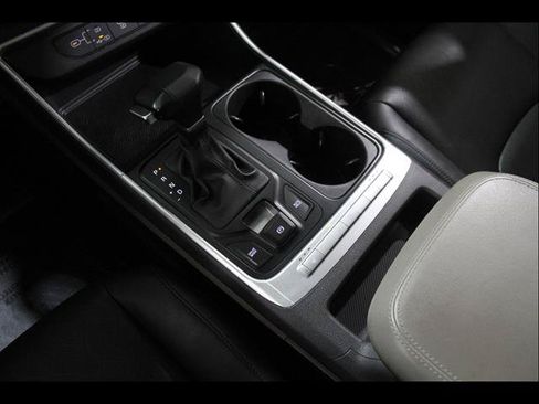 Used 2025 Kia Carnival FWD image 15