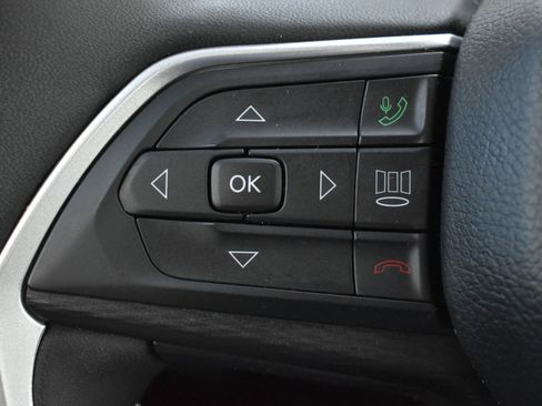 Used 2023 Jeep Grand Cherokee Altitude AWD/4WD image 20