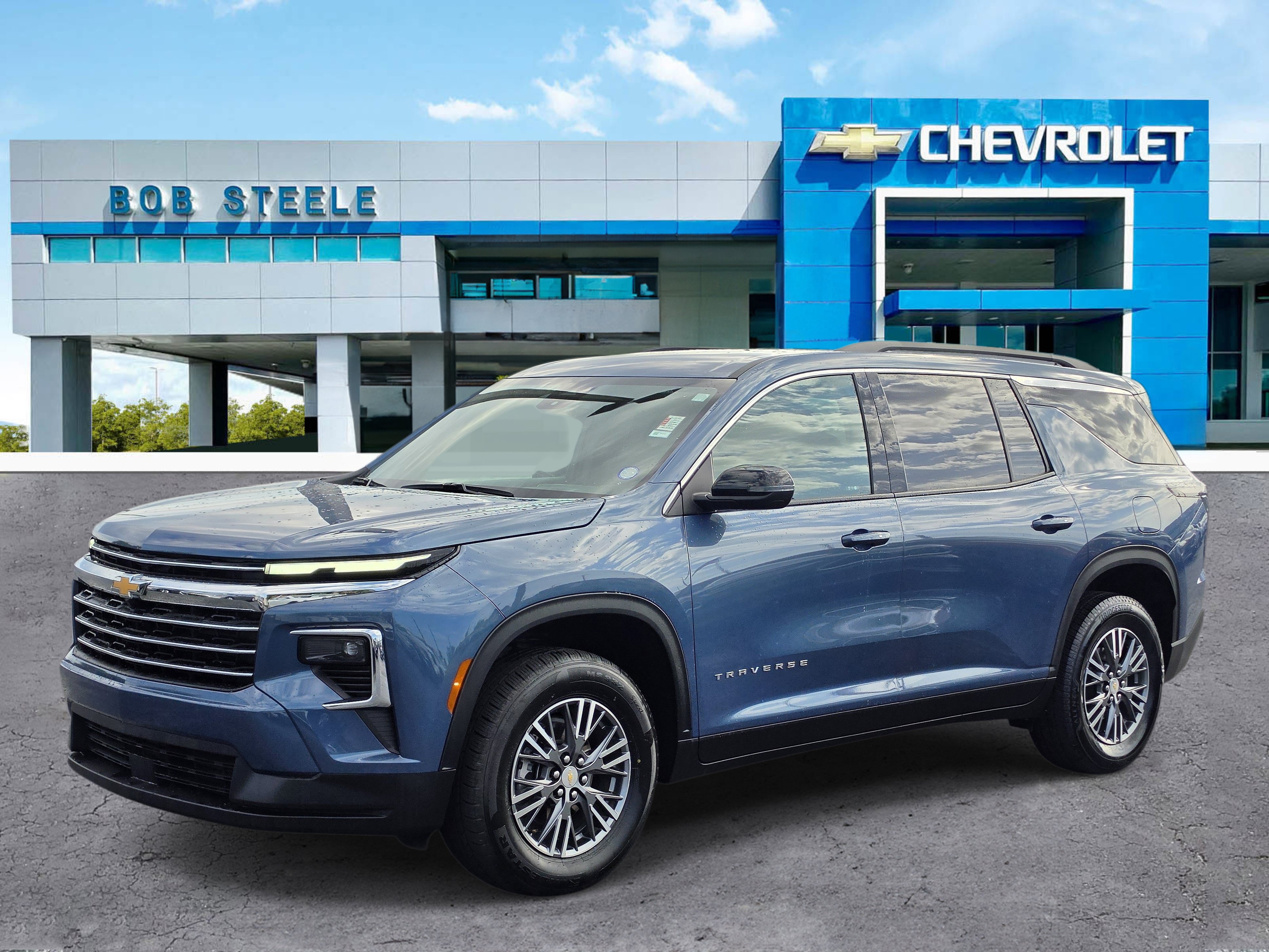 Certified 2025 Chevrolet Traverse LT FWD image 2