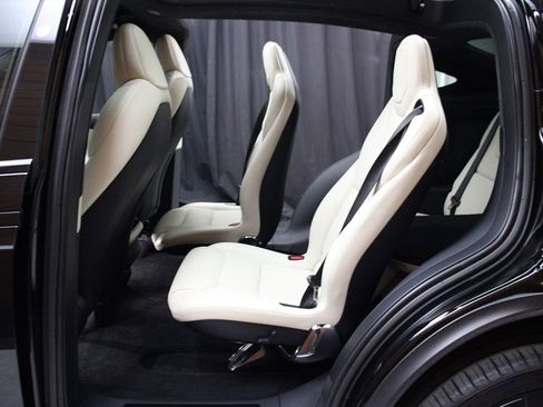 Used 2023 Tesla Model X image 31