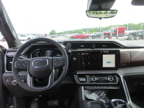 New 2026 GMC Sierra 2500 Denali Ultimate AWD/4WD image 16