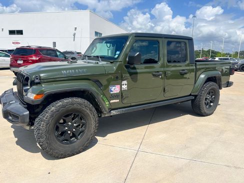 Used 2021 Jeep Gladiator Sport AWD/4WD image 2