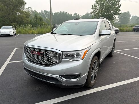 Used 2018 GMC Acadia Denali w/ Technology Package FWD image 2