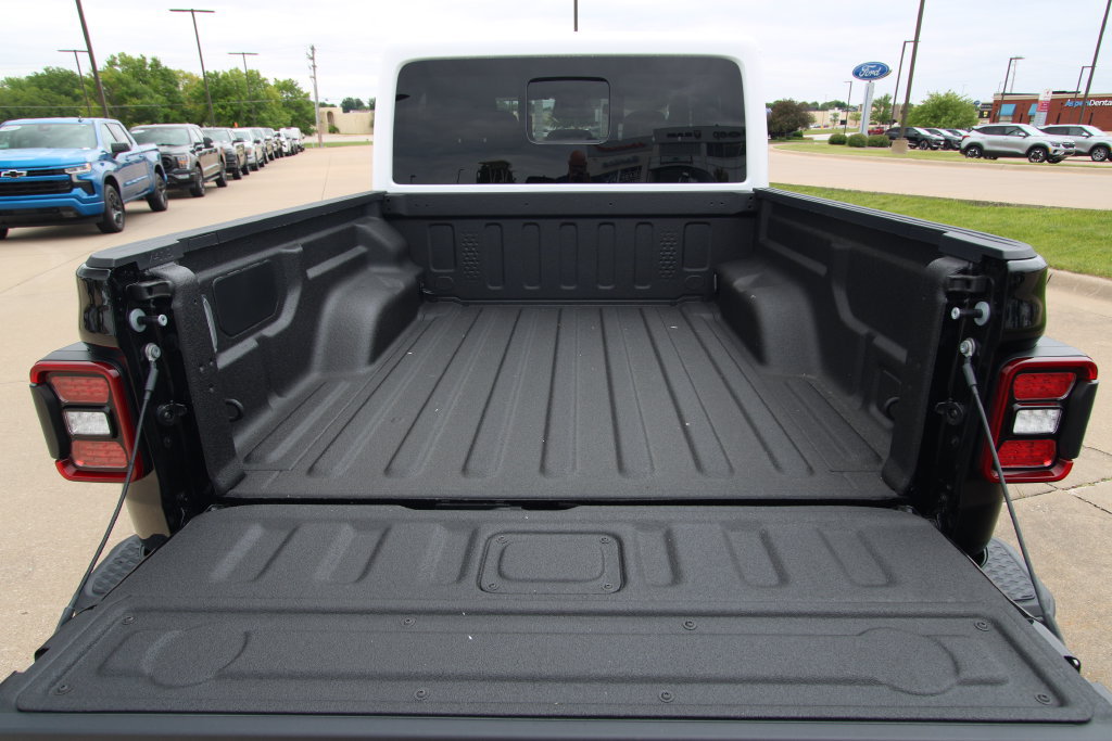 New 2026 Jeep Gladiator Sport AWD/4WD image 16