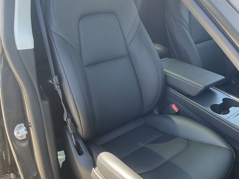 Used 2024 Tesla Model Y Long Range image 18