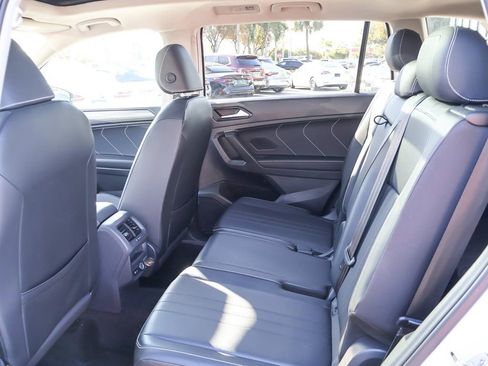 Used 2024 Volkswagen Tiguan SE w/ Panoramic Sunroof Package FWD image 38