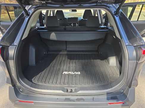 Used 2025 Toyota RAV4 XLE w/ Convenience Package image 12