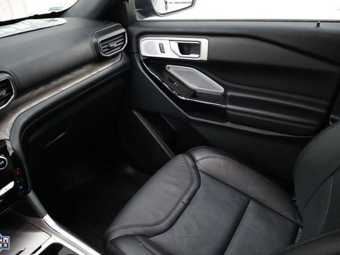 Certified 2023 Ford Explorer Platinum w/ Technology Package image 24