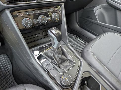 Certified 2024 Volkswagen Taos SE w/ Panoramic Sunroof Package image 37