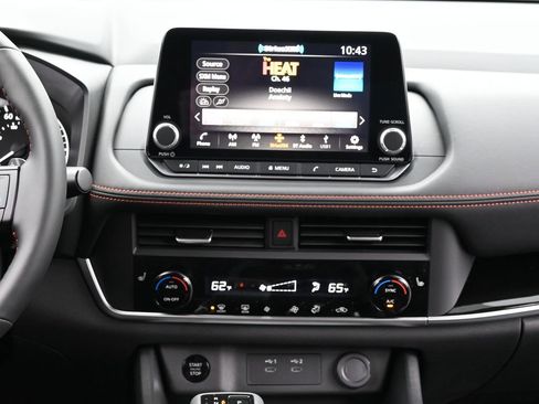 Used 2025 Nissan Rogue SV AWD/4WD image 11