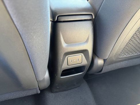 Used 2025 Hyundai Venue SEL FWD image 21