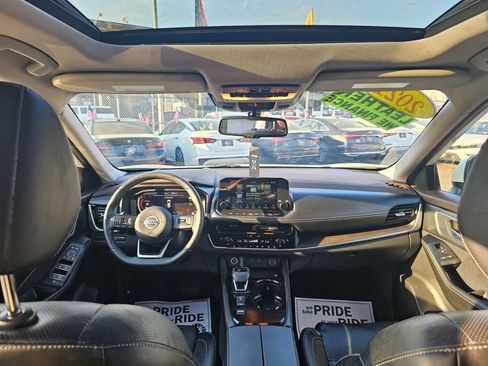 Used 2021 Nissan Rogue Platinum image 15