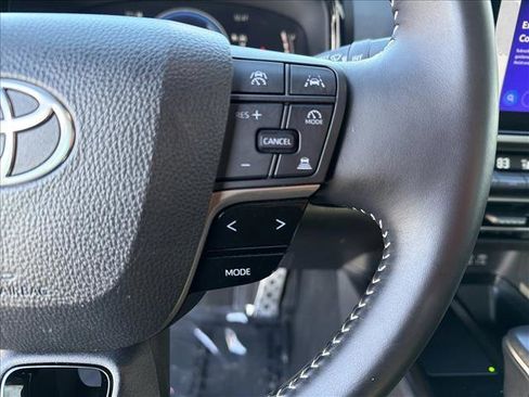 Used 2025 Toyota Camry SE image 16